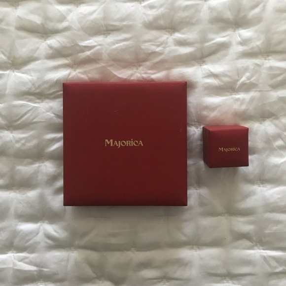 MAJORICA 18” length Pearls with Earings. Traditional and Classic - Picture 9 of 14